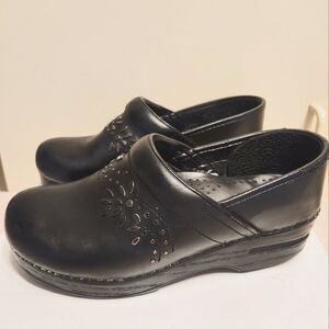 Dansko "Patricia" Black Leather Metal Jeweled Closed Back Clogs Sz.8/38 Ret.$145